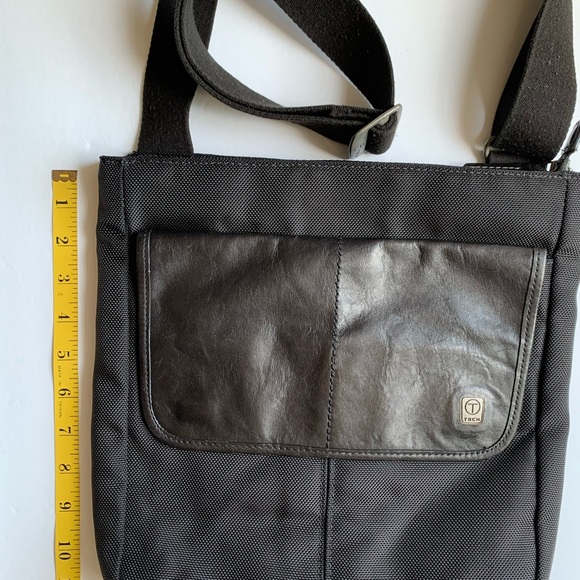 Tumi Black Messenger Bag with Adjustable Strap - 55101D - Picture 8 of 10